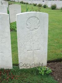 Etaples Military Cemetery - Newell, C H